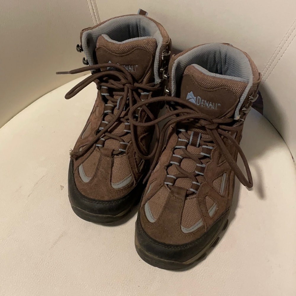 Denali hiking shoes size 8